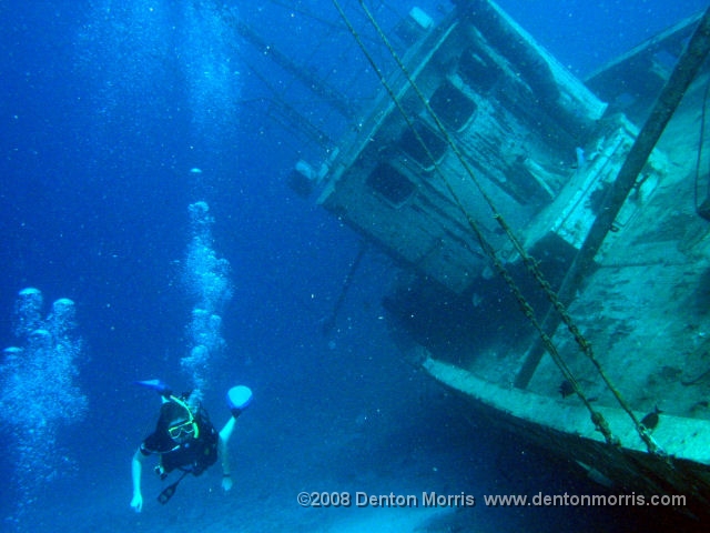 Bonaire3.JPG - Wreck, Bonaire